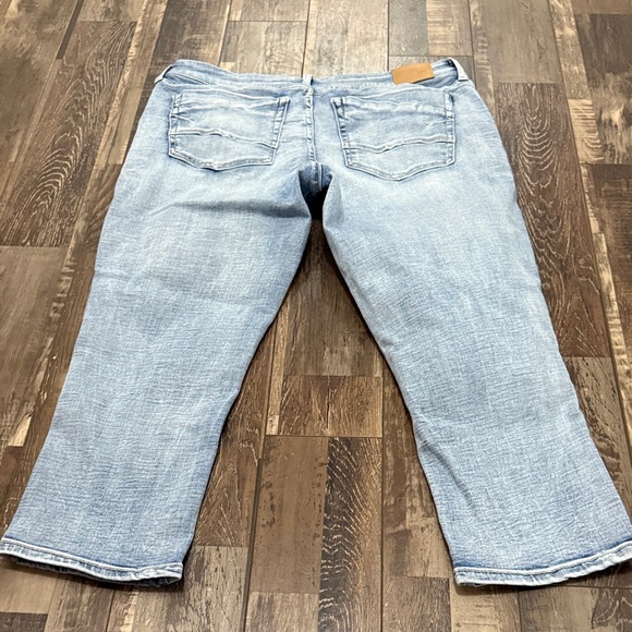 BKE Light Blue Capri Jeans - Picture 3 of 3